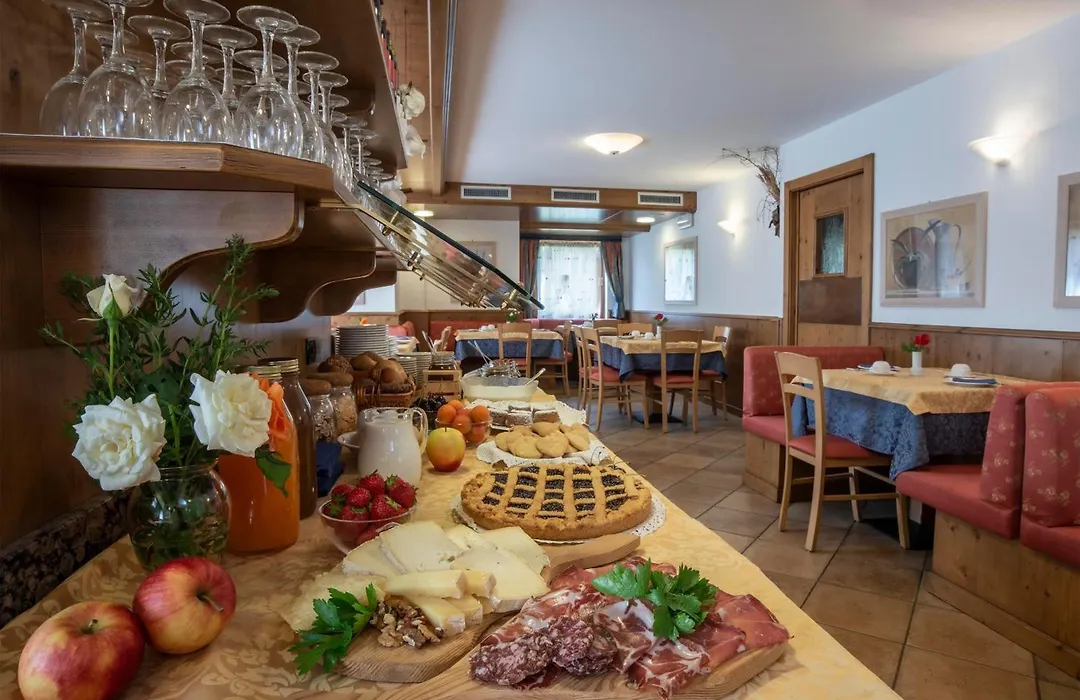 Hotel Chalet Genziana-1